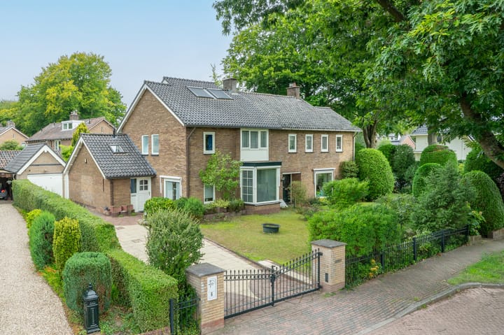 Photo of property Groen van Prinstererlaan 6, Huizen