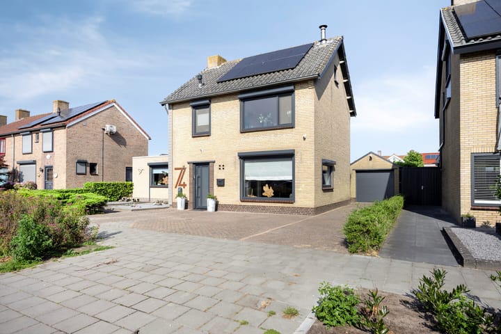 Photo of property Groene Kruisstraat 74, Dinteloord