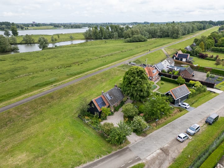 Groenendijk 6 in Woudrichem Foto