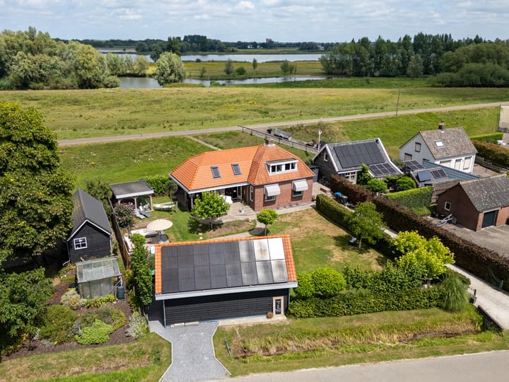 Groenendijk 8 in Woudrichem