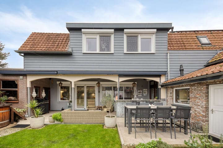 Photo of property Grootmajoorstraat 4, Sas van Gent