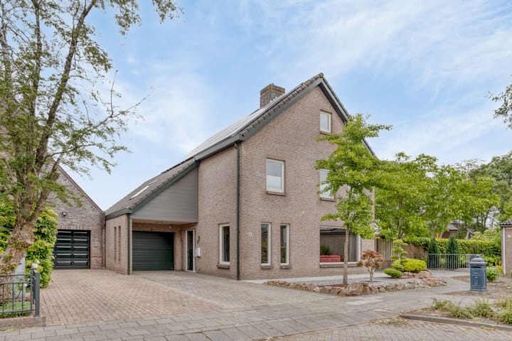 H. Roland Holstlaan 15 in Achtmaal