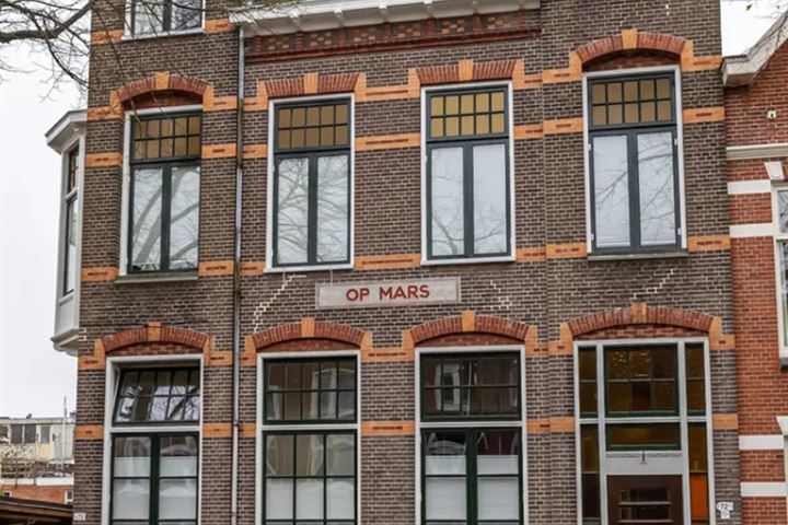 H.W. Mesdagstraat 72b in Groningen