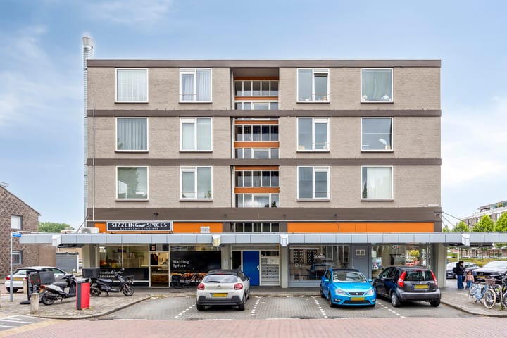 Haagbeuklaan 8 in Amstelveen photo