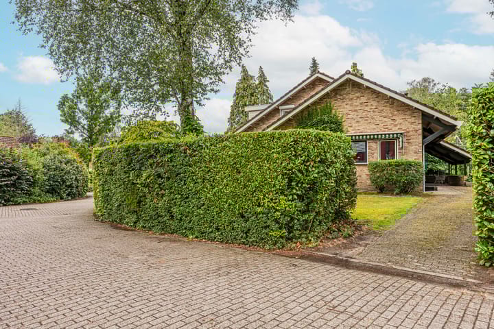 Haarboerhorst 13 in Enschede Foto