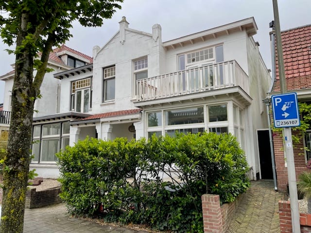 Photo of property Haarlemmerstraat 72, Zandvoort