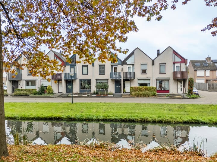 Photo of property Hallehuis 14, Hardinxveld-Giessendam