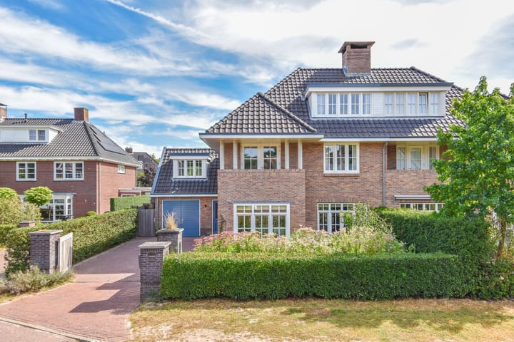 Hanrathsingel 9 in Laren