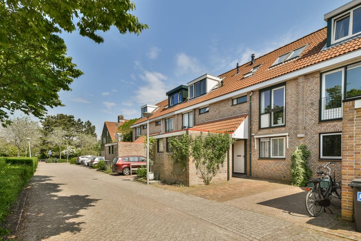 Photo of property Haringvlietplantsoen 4, Heemstede