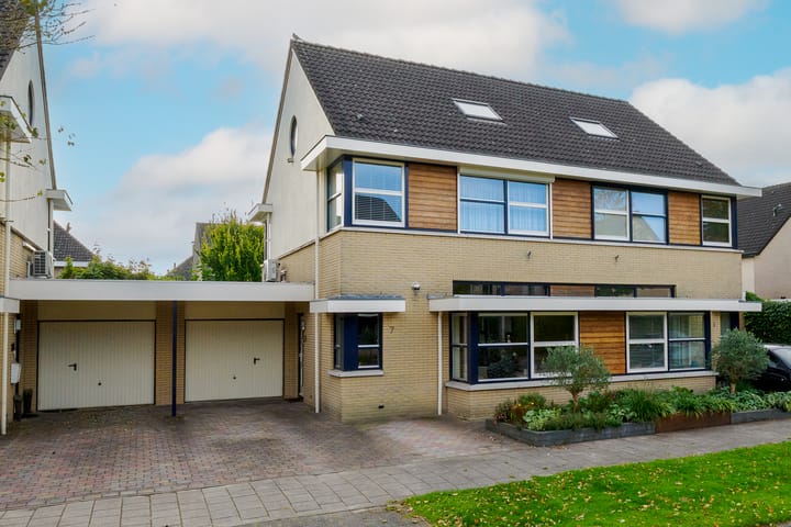 Harzstraat 7 in Hengelo photo