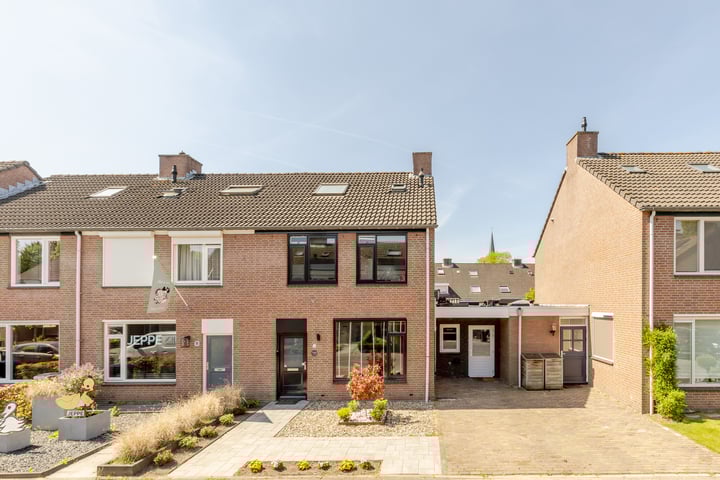Hazelaar 13 in Helvoirt