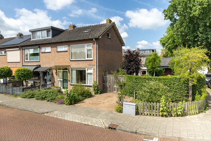Hazelaarstraat 15 in Alphen aan den Rijn