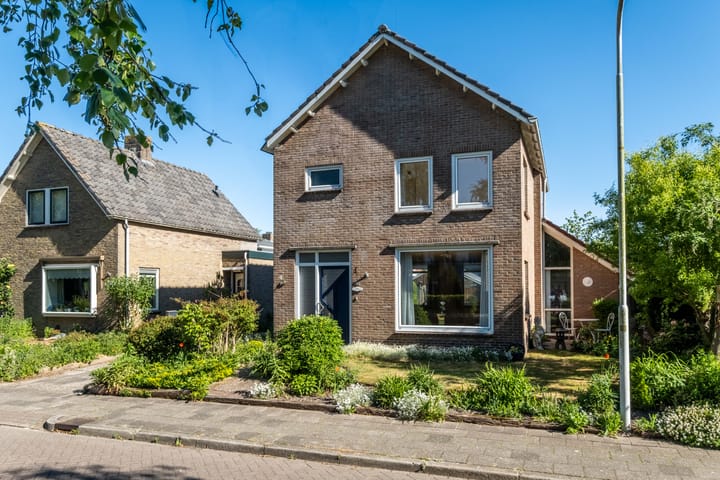 Photo of property Hazzeleger 8, Hurdegaryp
