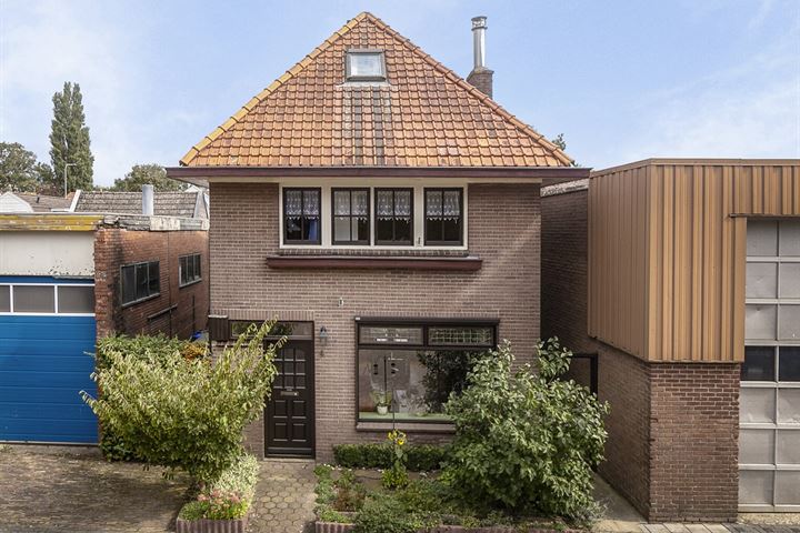 Photo of property Heemskerkstraat 4, Meppel