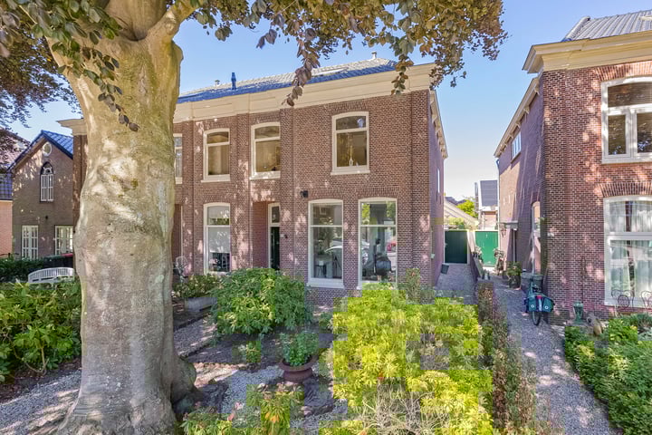 Photo of property Heereweg 296, Lisse