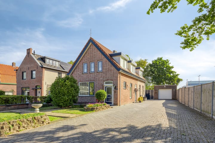 Heerma van Vossstraat 13 in Roosendaal
