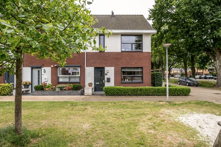 Photo of property Heidevlinder 64, Enschede