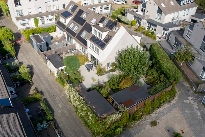 Photo of property Heintje Davidspad 17, Zaandam