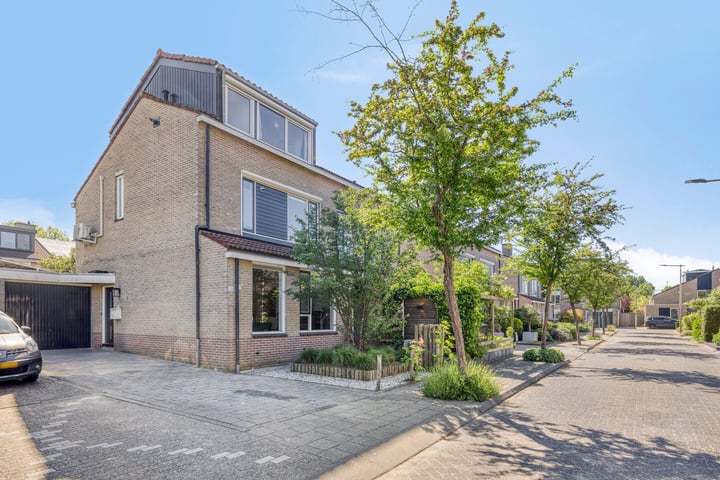 Hellevoetsluisstraat 30 in Arnhem