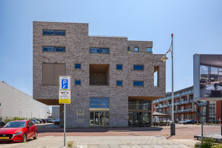 Photo of property Hellingweg 266, 's-Gravenhage