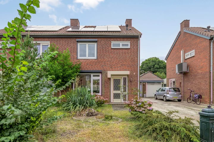 Photo of property Helmissenstraat 10, Broekhuizen