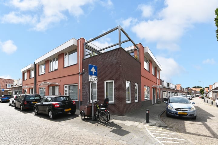 Helmstraat 14B in Monster