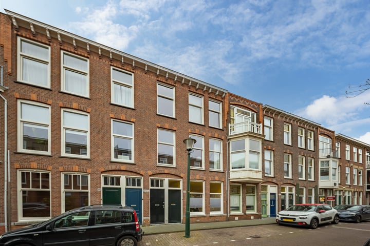 Photo of property Hendrik van Deventerstraat 114, 's-Gravenhage