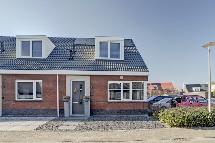 Photo of property Henri Dunantstraat 2, Sint-Maartensdijk