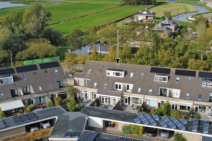 Henriette Roland Holstlaan 11 in Lisse