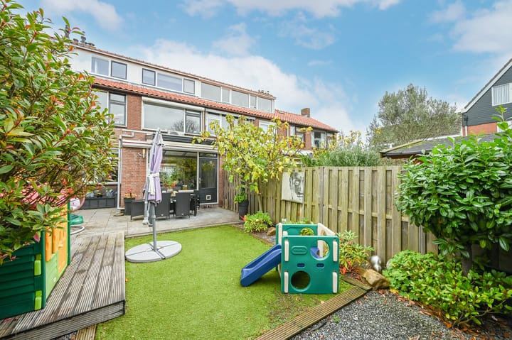 Photo of property Henriëtte Roland Holststraat 16, Maassluis