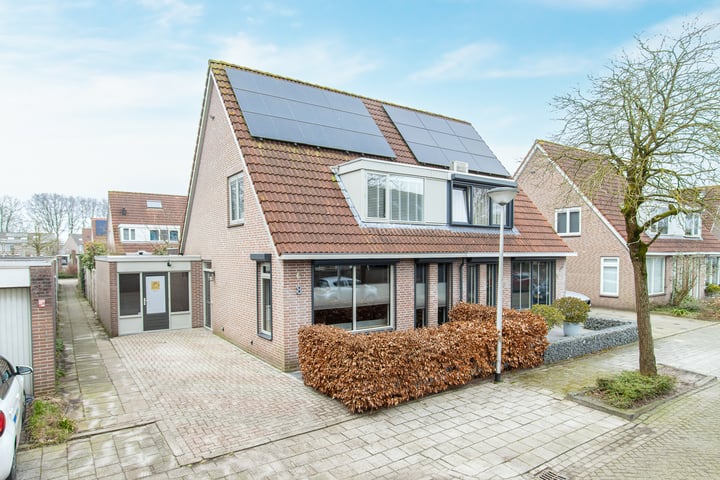 Henriëtte Roland Holststraat 8 in Waalwijk