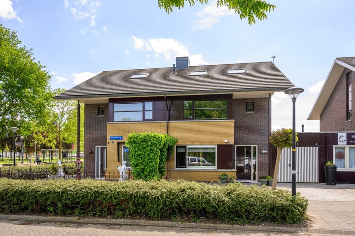 Photo of property Herfststraat 2, Almere
