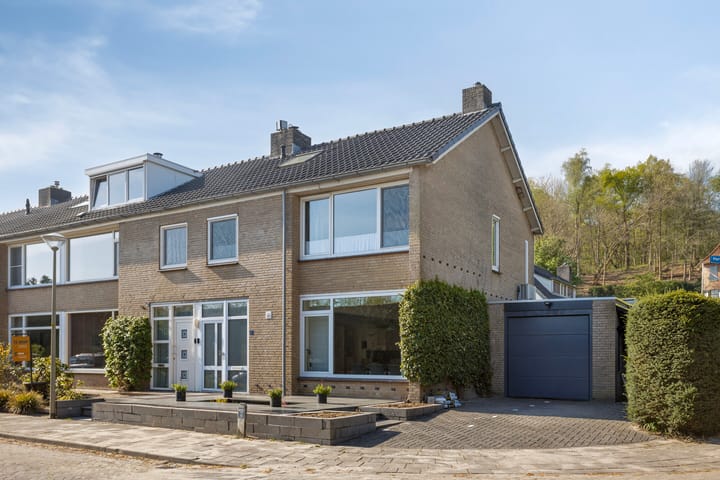 Hermelijnstraat 8 in Beek