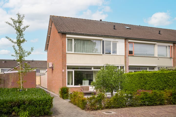 Herrebeugel 38 in Wijk en Aalburg