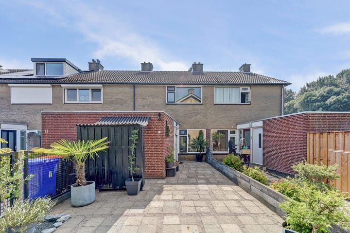 Photo of property Hertogshoef 12, Raamsdonksveer