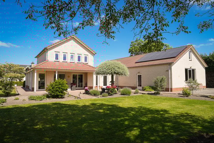 Photo of property het Ambacht 7, Beneden-Leeuwen