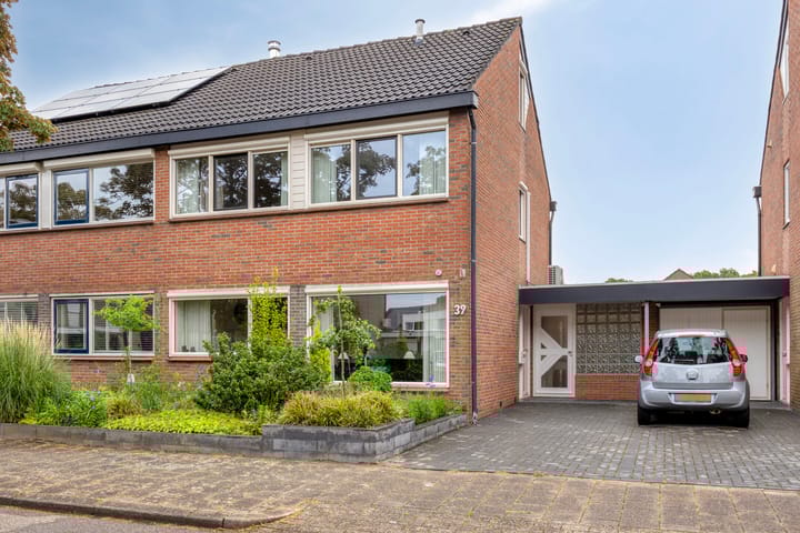 Het Loo 39 in Almelo foto