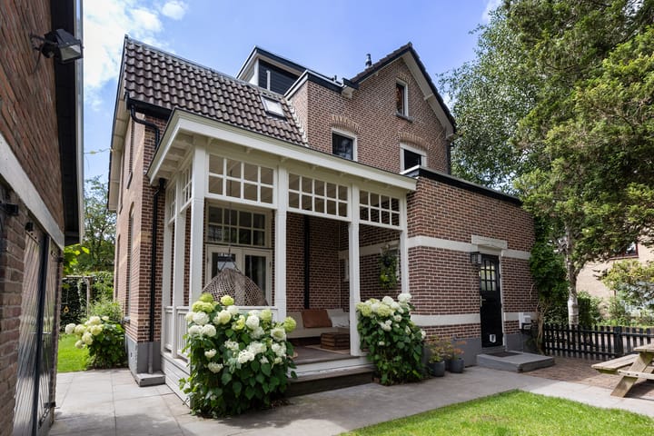 Photo of property Heuvellaan 15, Apeldoorn