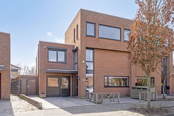 Heuvelsteijn 75 in Rhoon photo