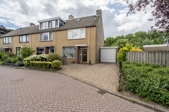 Heyne van Althenastraat 28 in Heinenoord