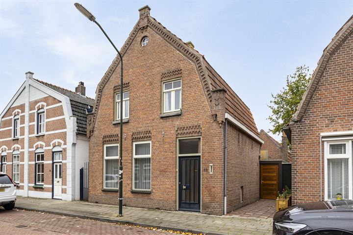 Hezelaarstraat 12 in Veghel