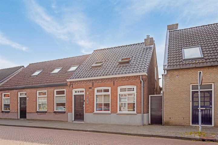 Hezelaarstraat 15 in Veghel