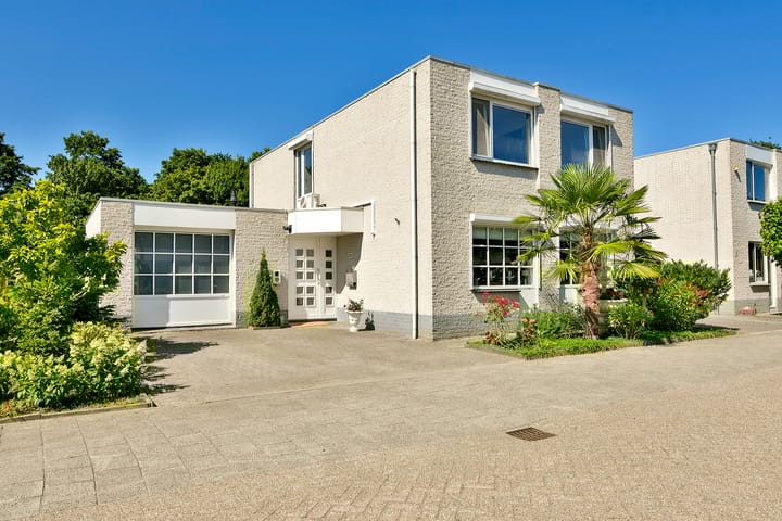 Hoefbladstraat 12 in Nieuw-Vennep