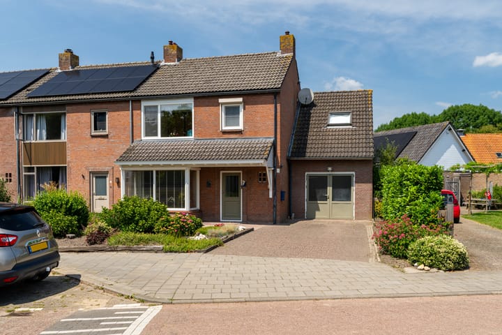 Hoefstraat 6 in Genderen