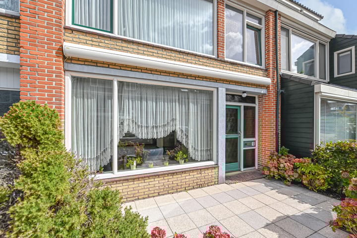 Hofwijk 9 in Wateringen