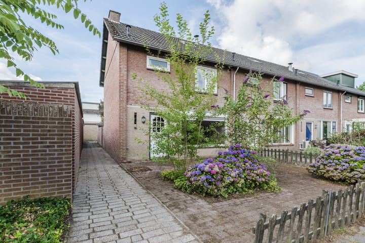 Hoge Dries 1 in Alphen