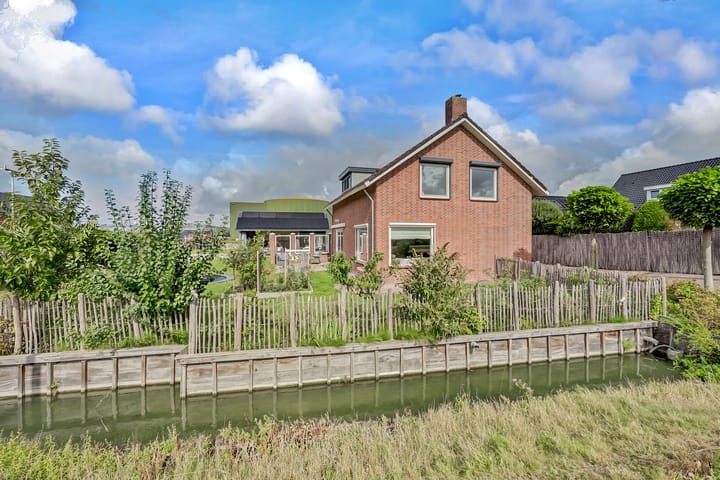 Photo of property Hoge Noordweg 11, Naaldwijk