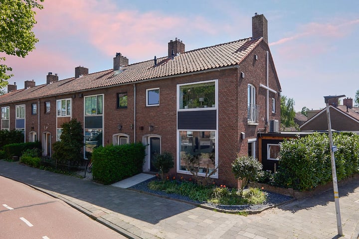 Hoge Rijndijk 111 in Leiden
