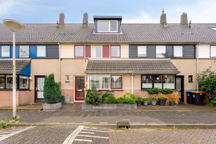 Hogemaad 89 in Velserbroek