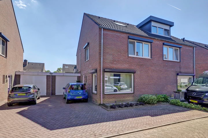 Photo of property Hollasstraat 25, Baarlo